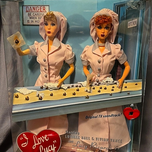 I Love Lucy Barbie Set - Picture 11 of 12